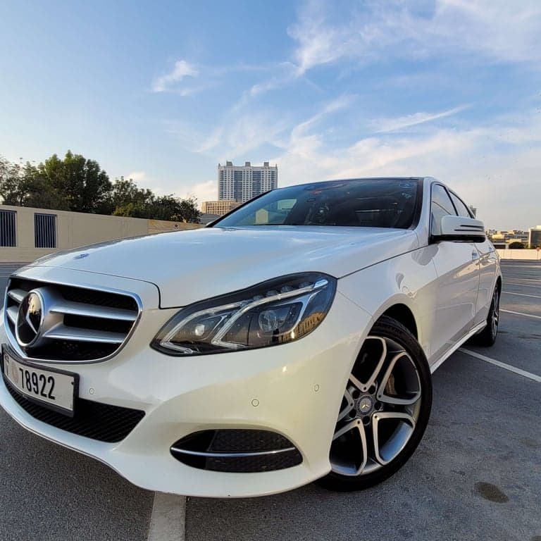Mercedes-Benz E400 Turbocharged-Hybrid 2016 Mobel in excellent conditions